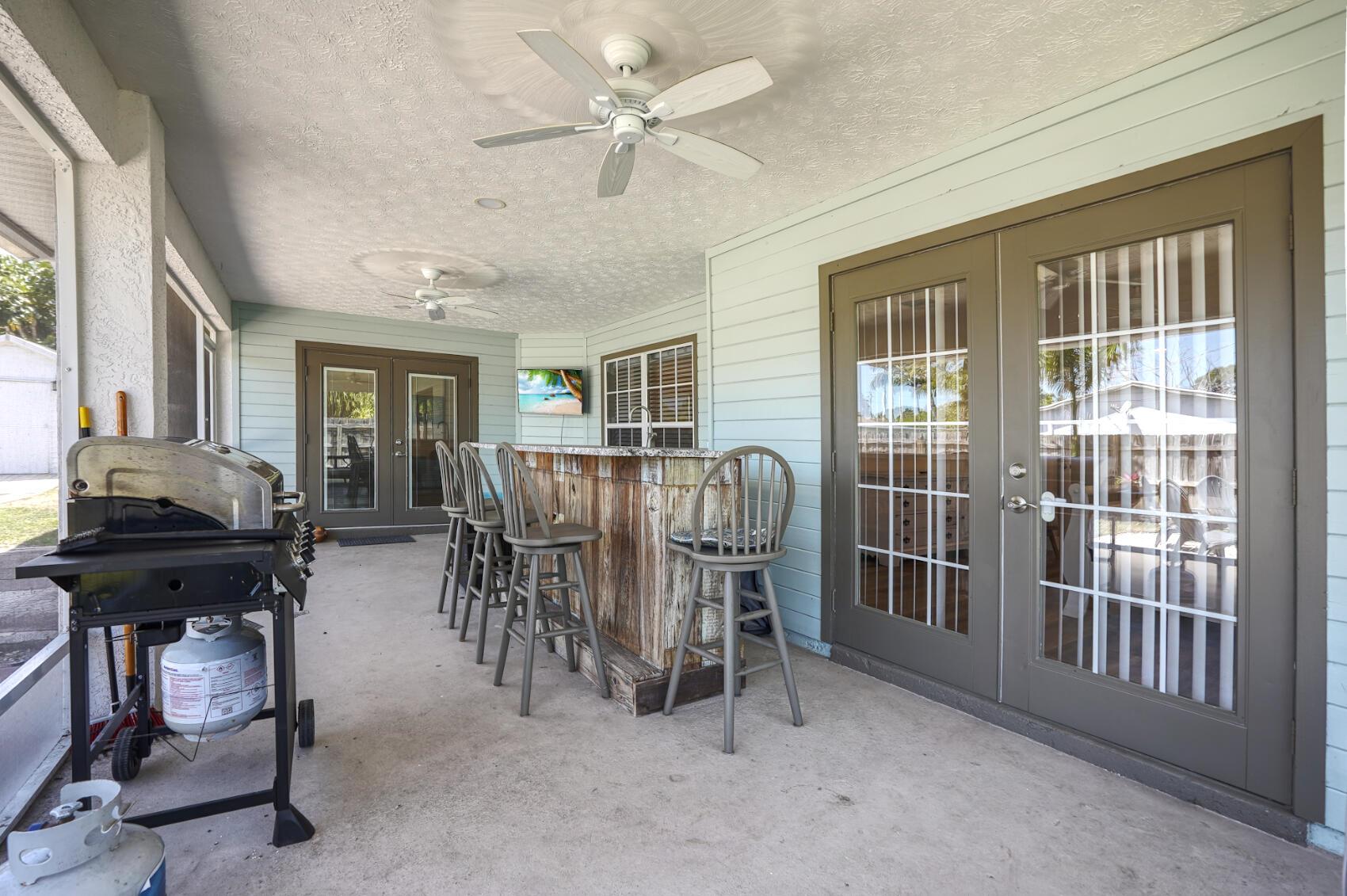 701 SE Dolphin Drive