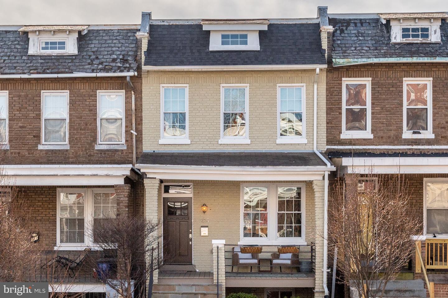 309 Seaton Pl NE
