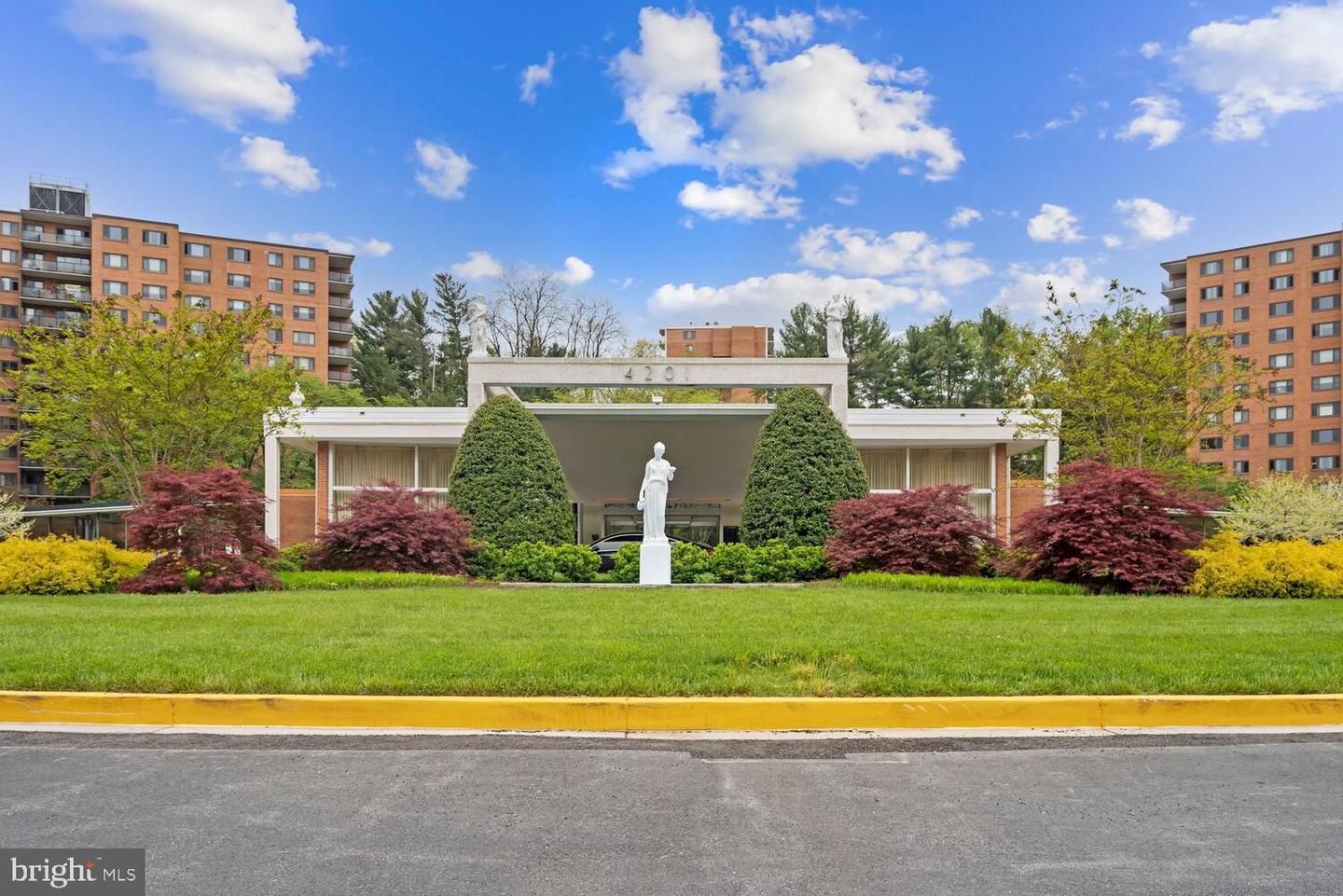 4201 CATHEDRAL AVE NW #1013W