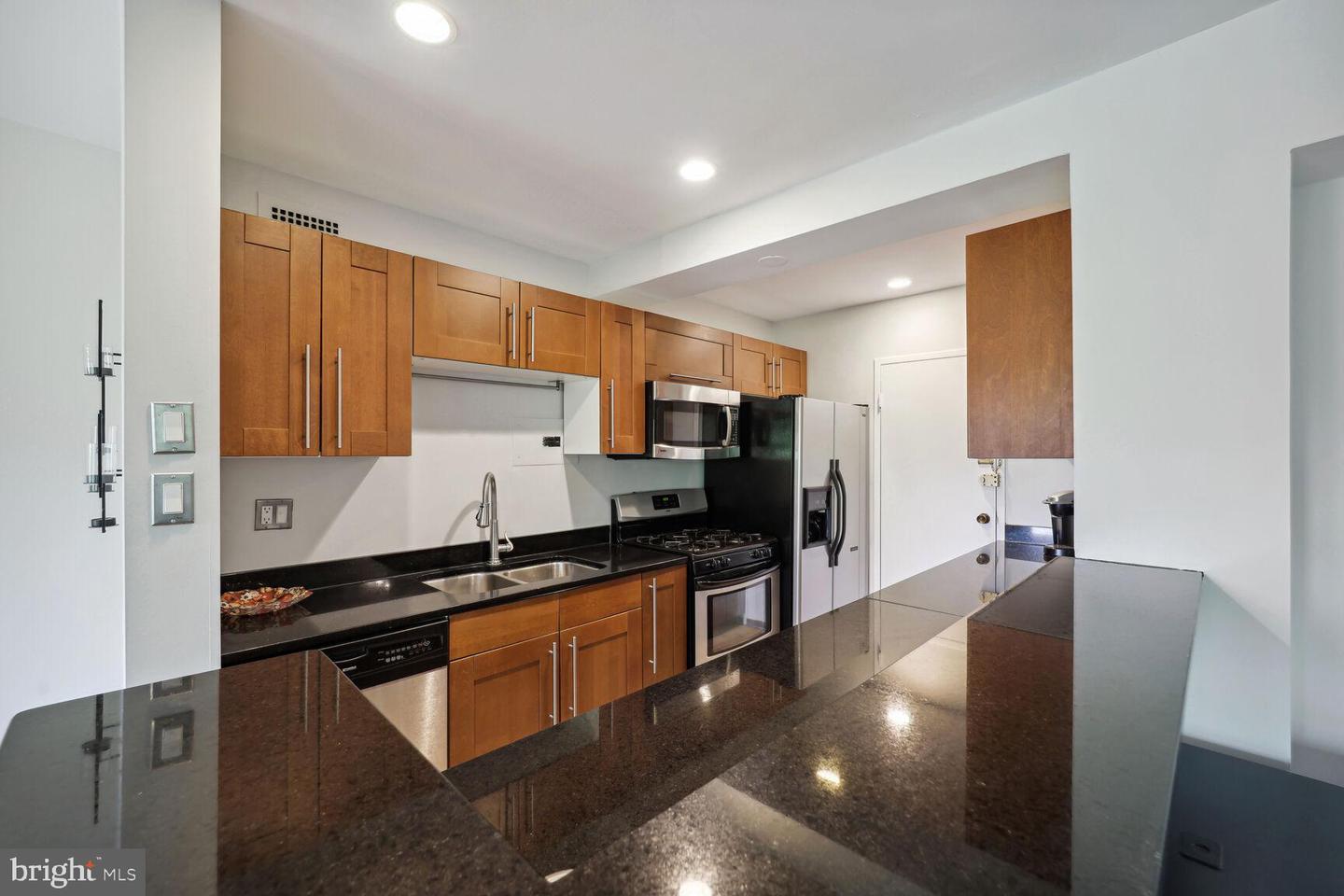 4201 CATHEDRAL AVE NW #1013W