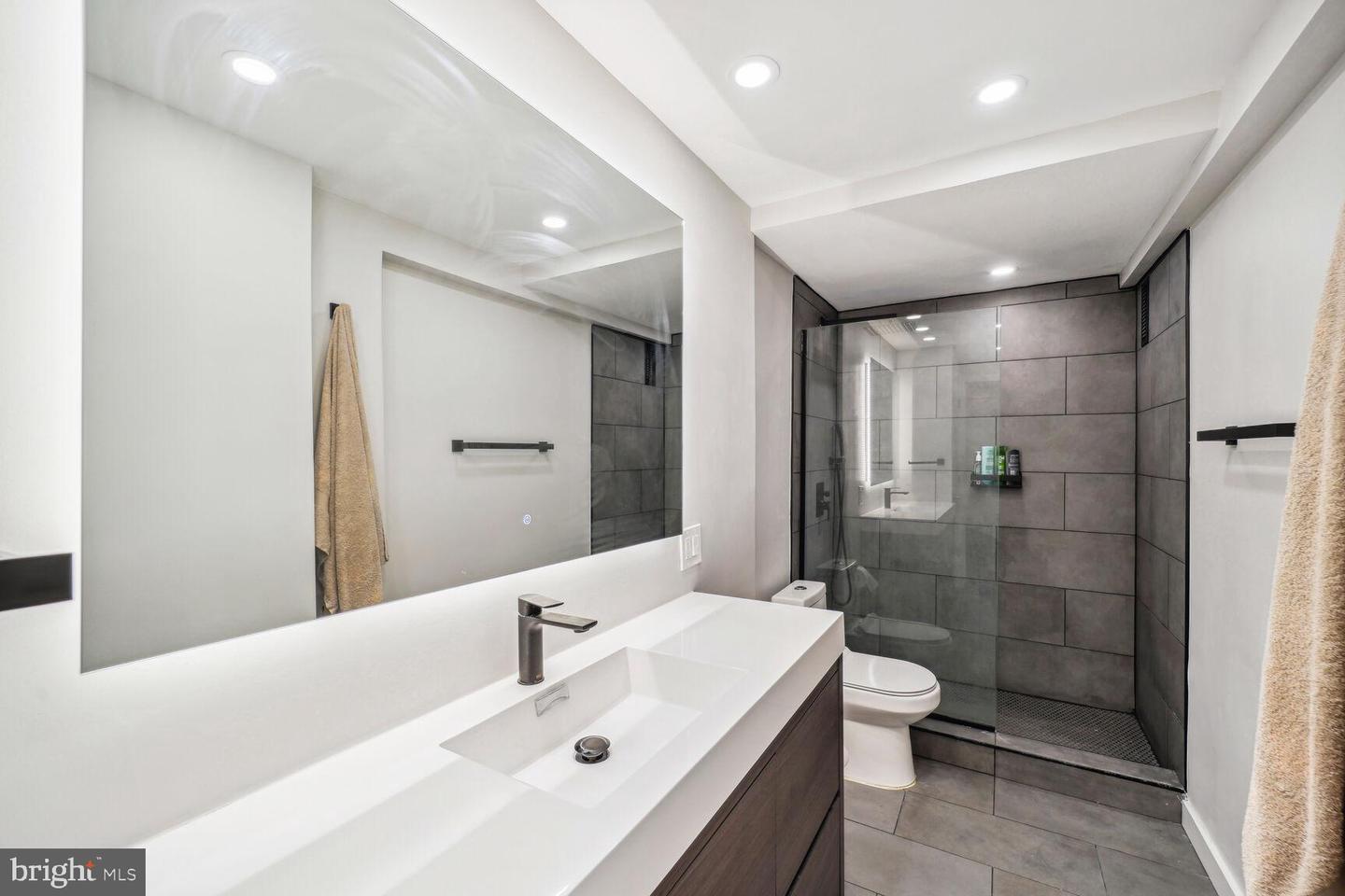 4201 CATHEDRAL AVE NW #1013W