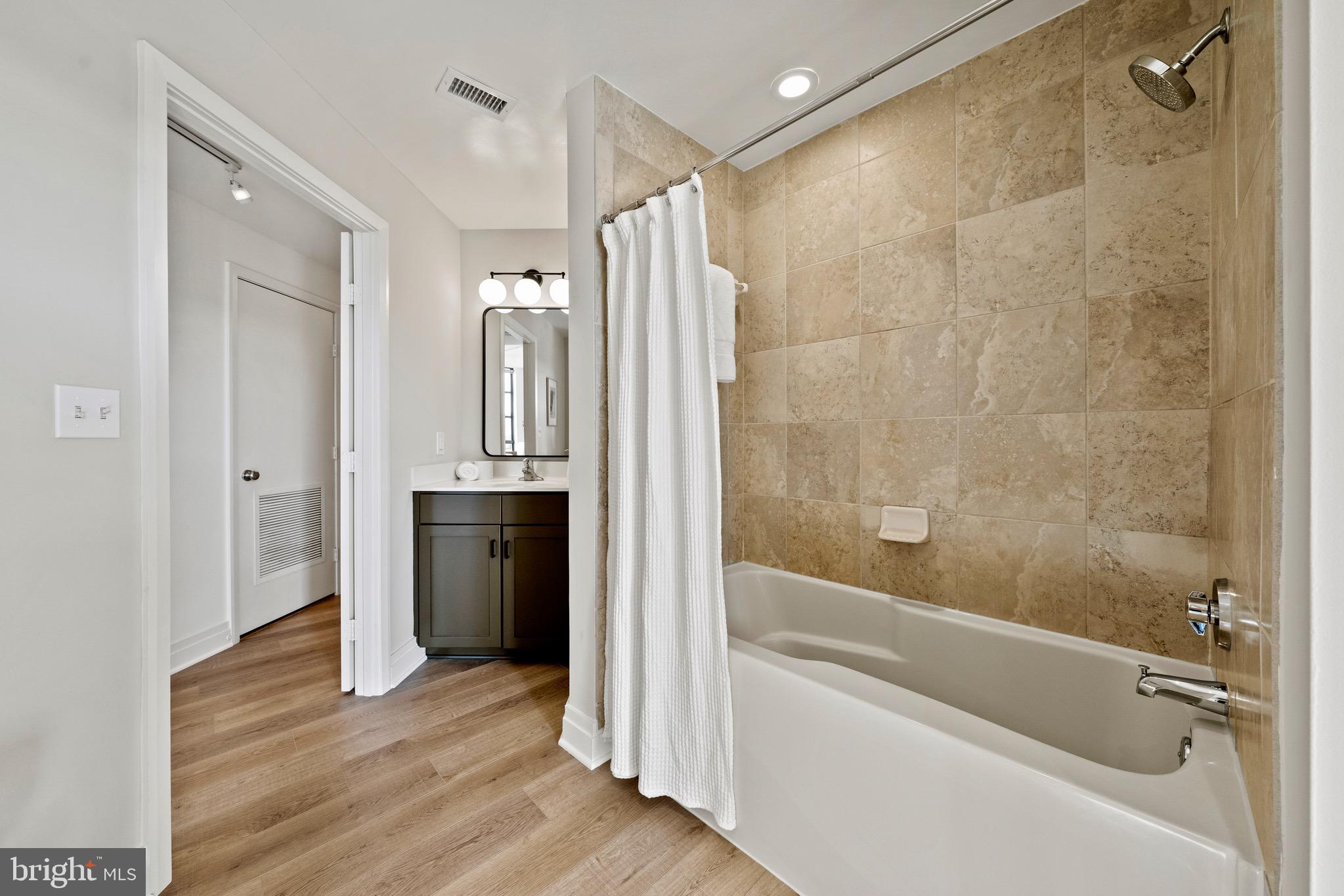 2020 12th St NW #703