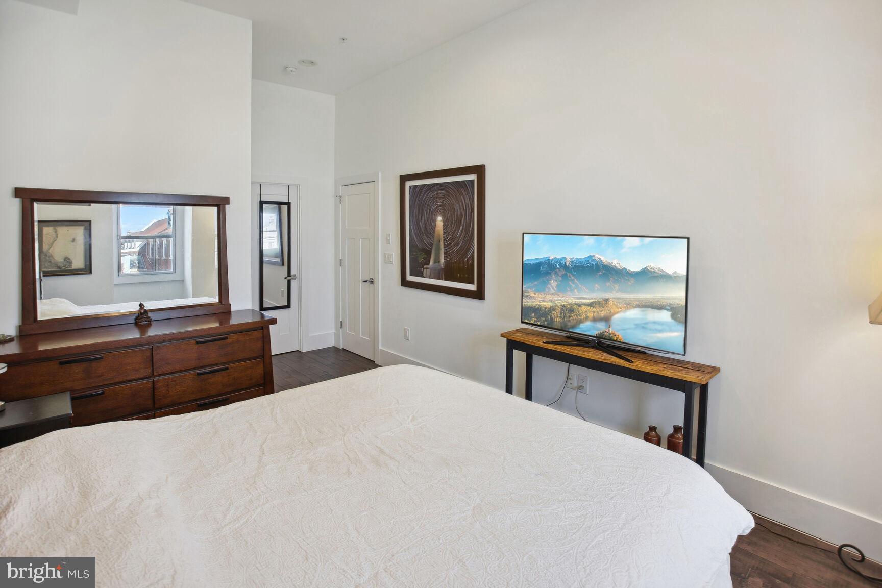 1230 Fairmont St NW #3