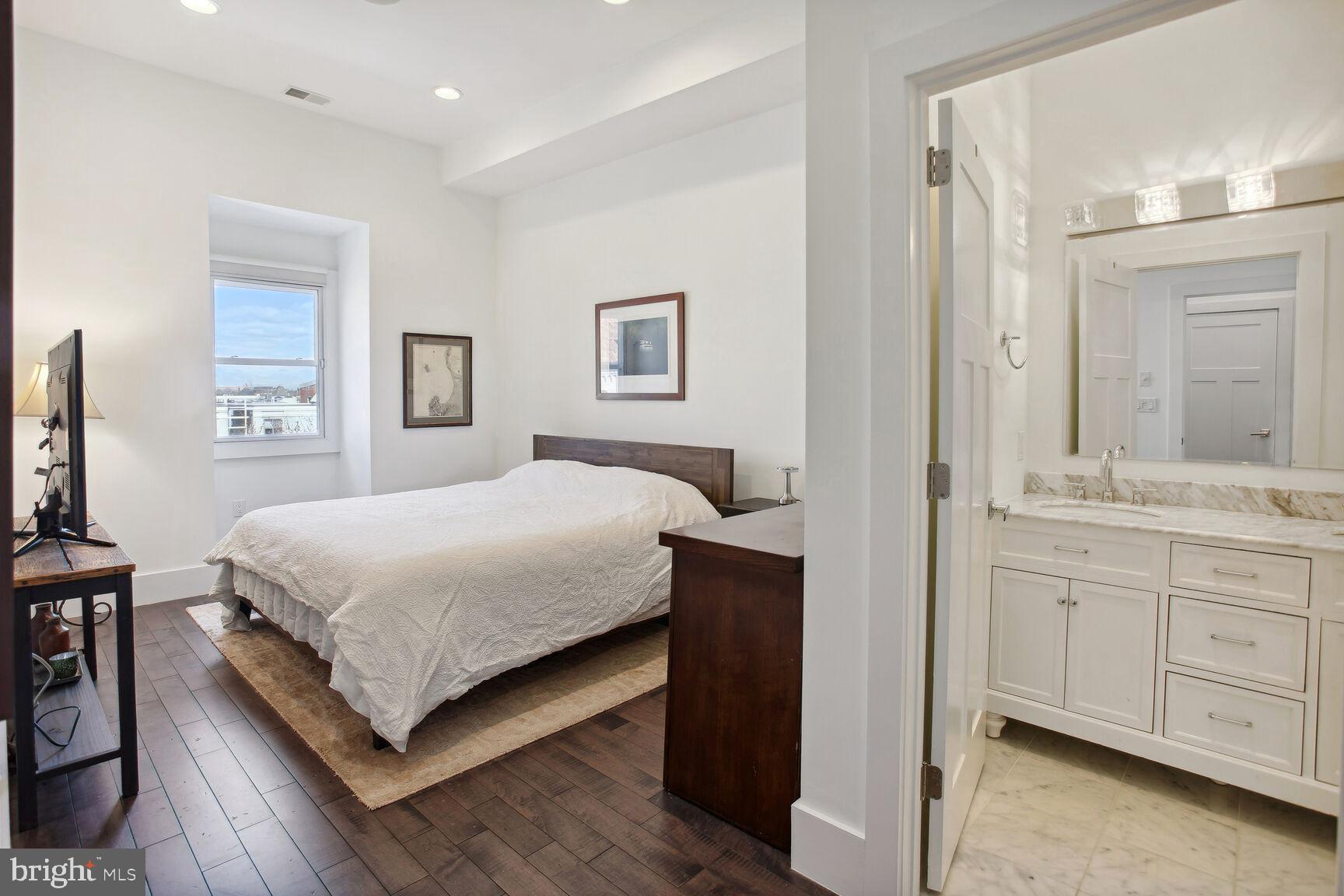 1230 Fairmont St NW #3
