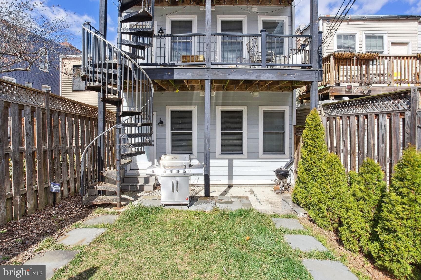 1230 Fairmont St NW #3