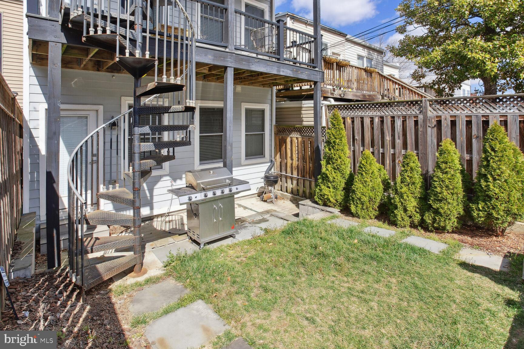 1230 Fairmont St NW #3