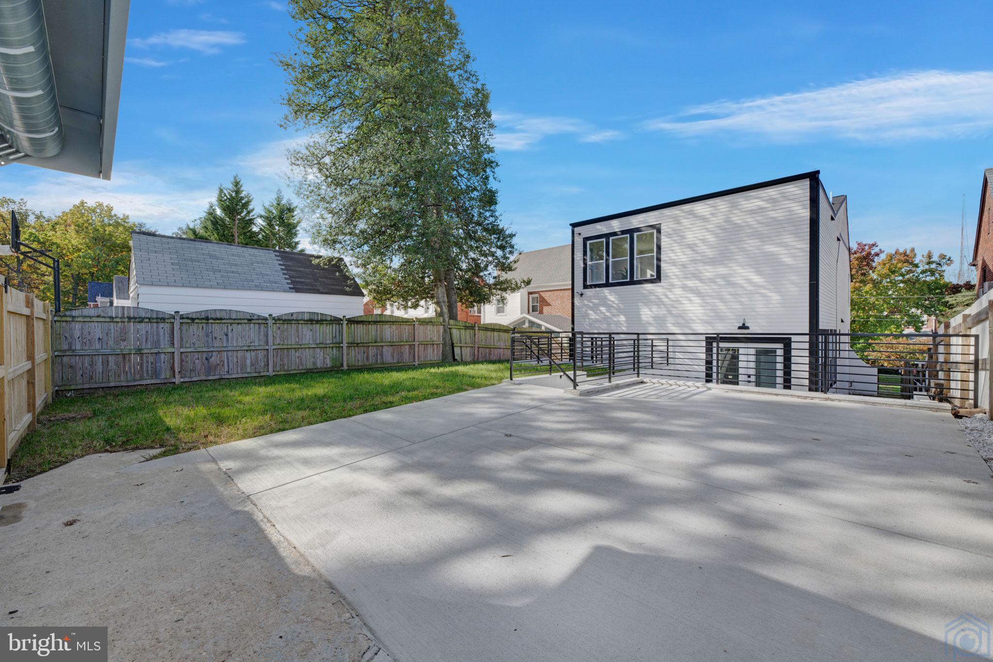 5921 2nd Pl NW
