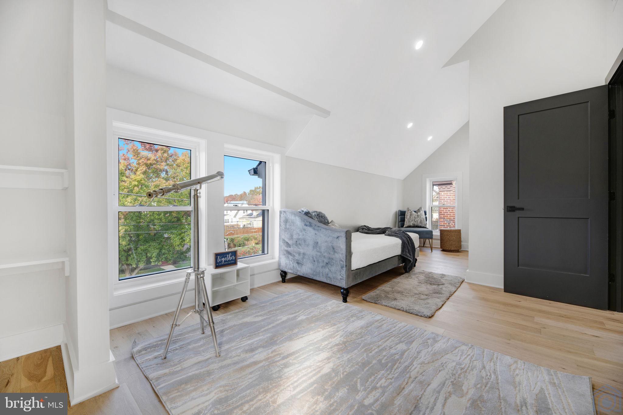 5921 2nd Pl NW