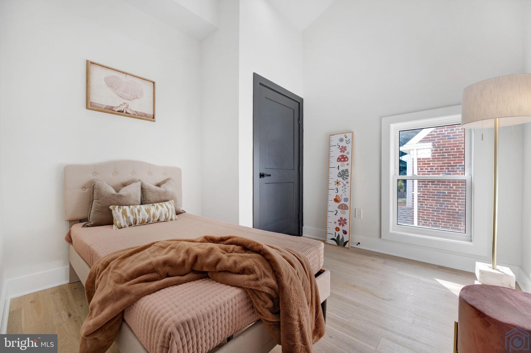 5921 2nd Pl NW