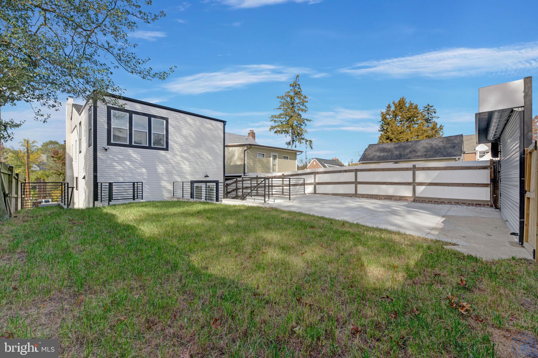 5921 2nd Pl NW