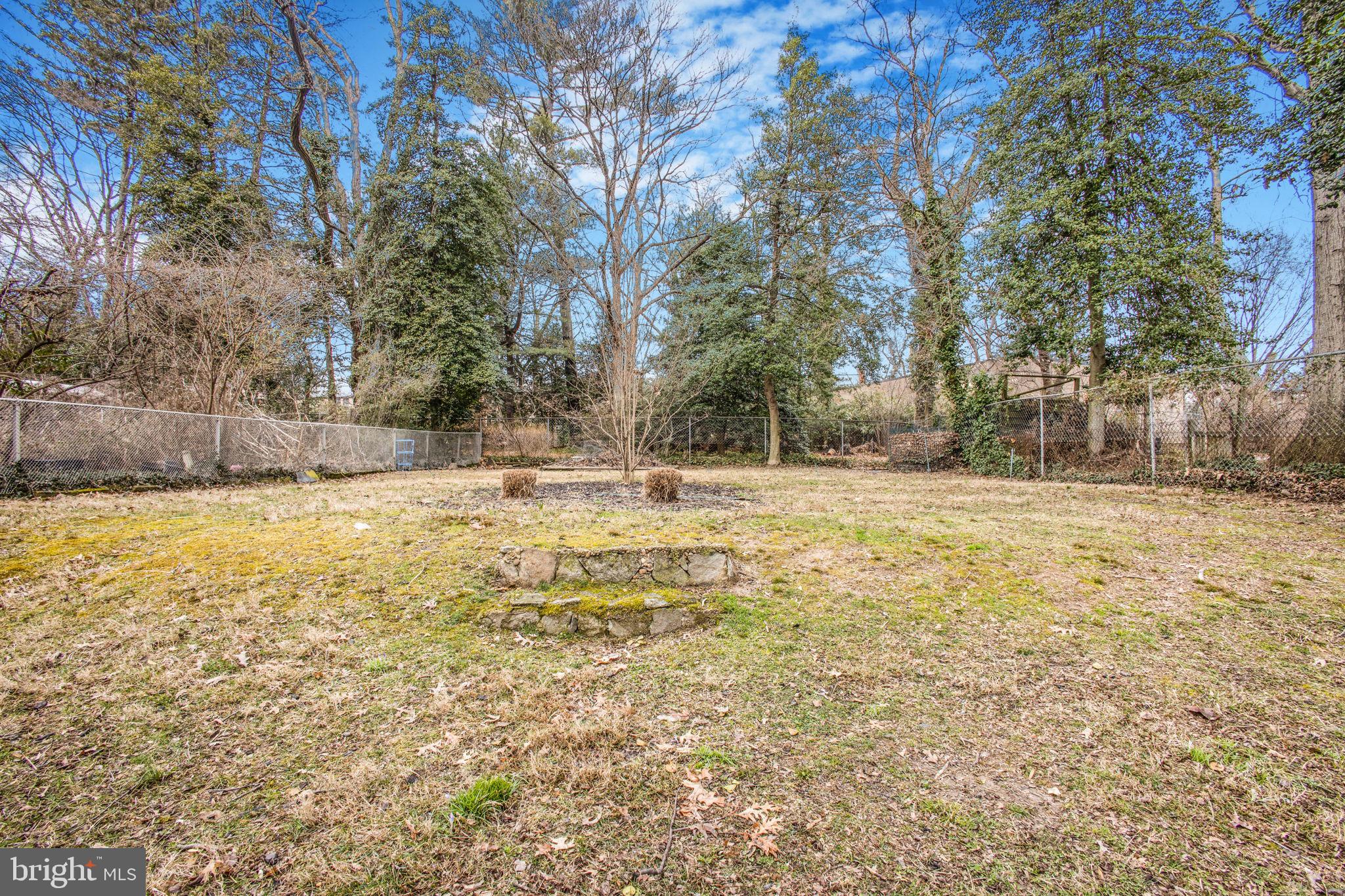 523 Fern Pl NW