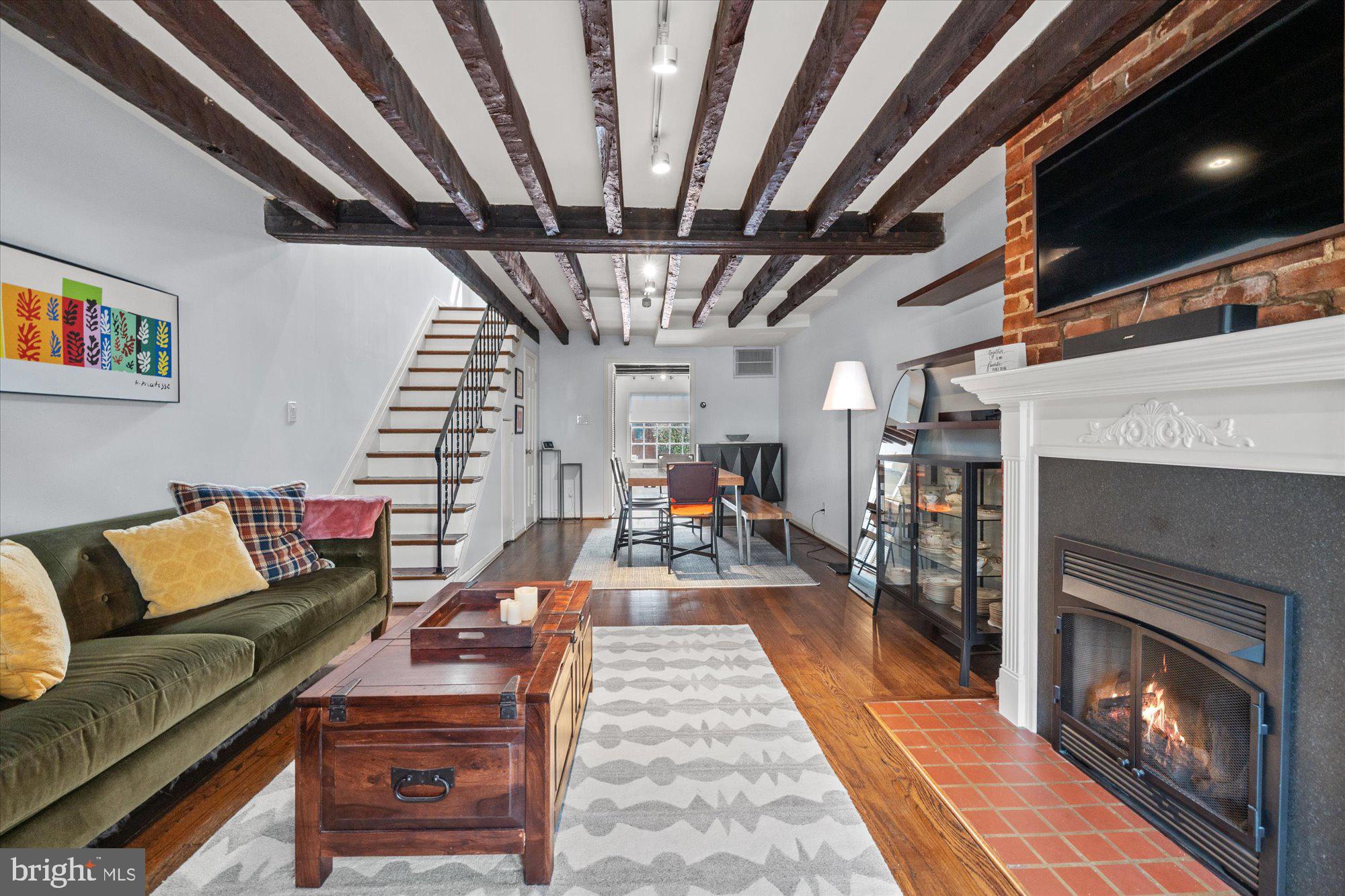 919 G St SE