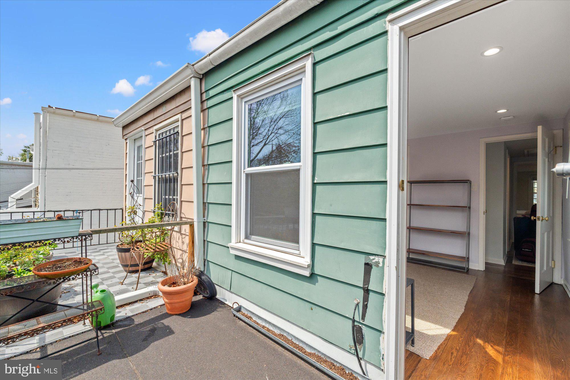 919 G St SE
