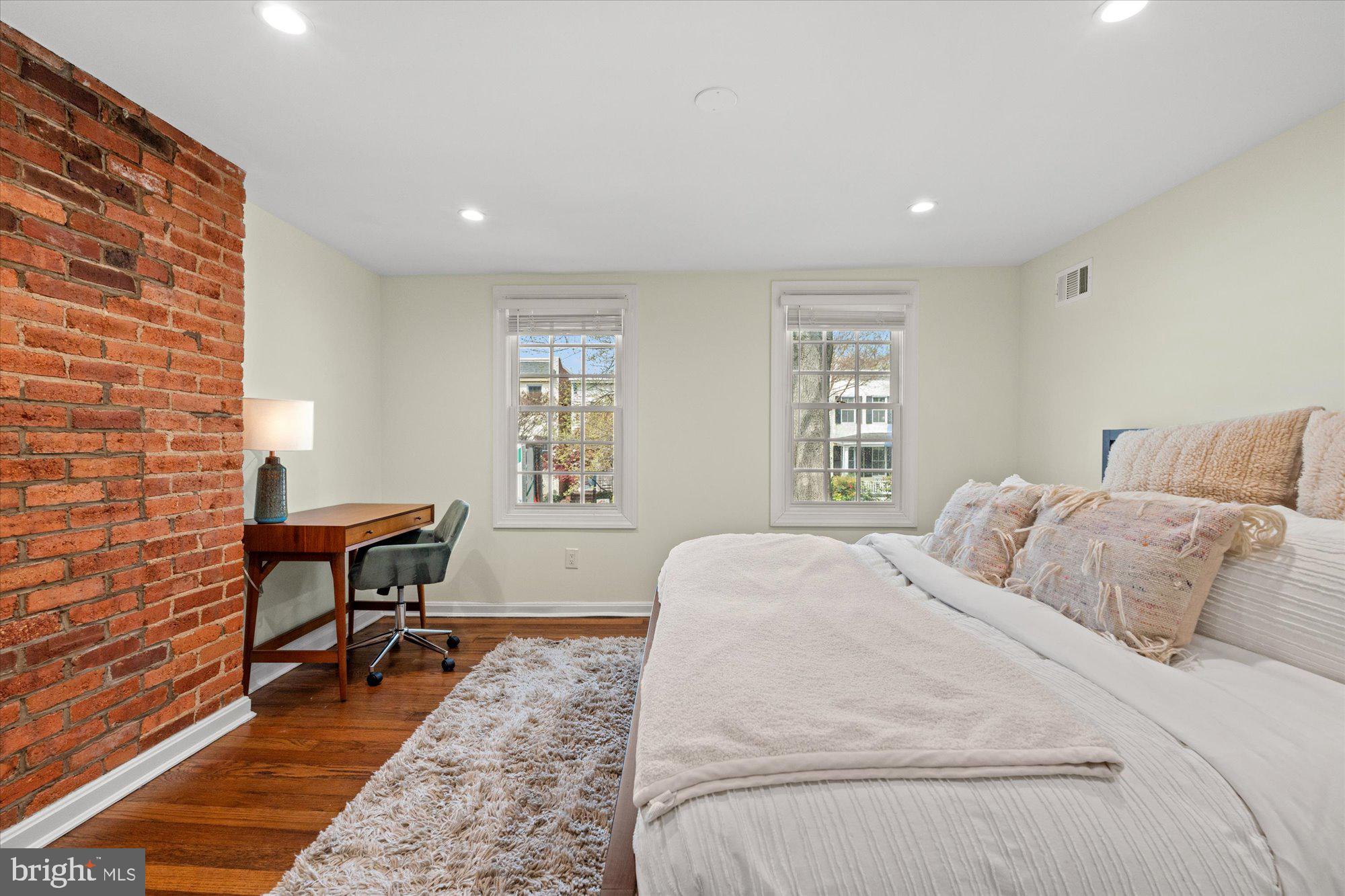 919 G St SE