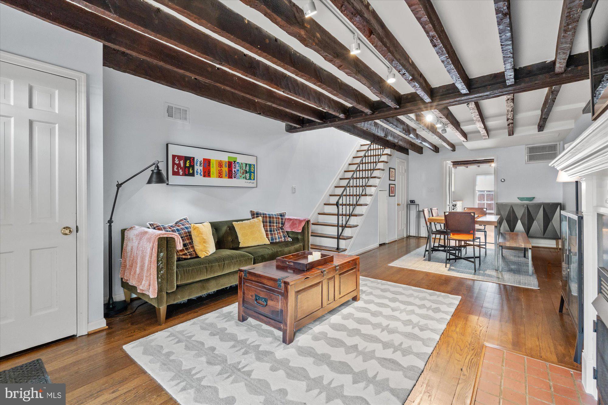 919 G St SE