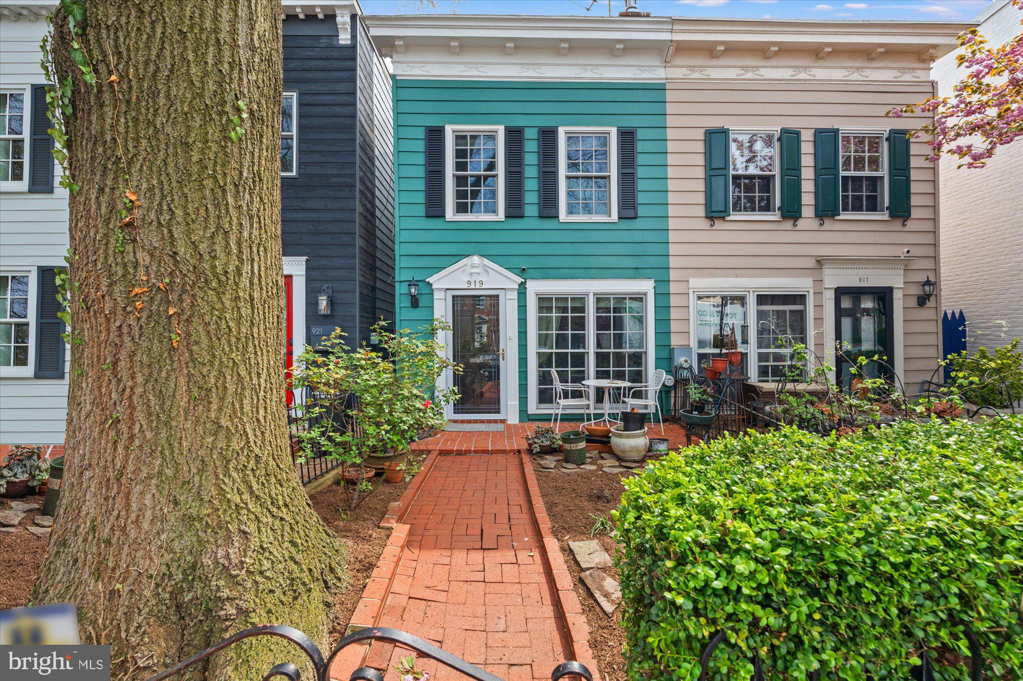 919 G St SE