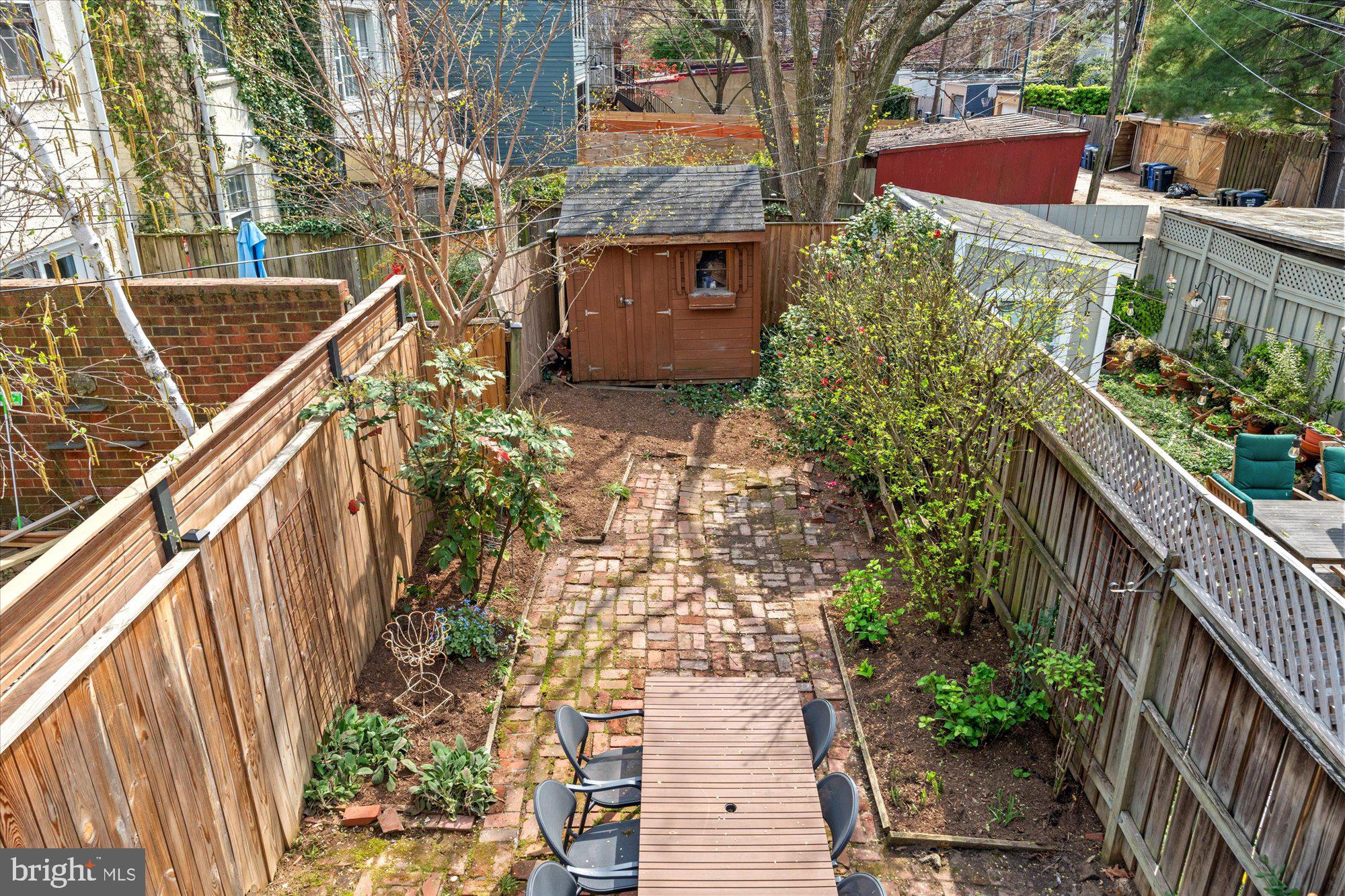 919 G St SE