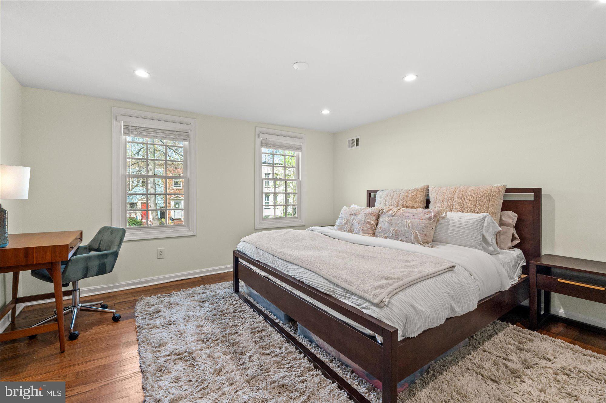 919 G St SE