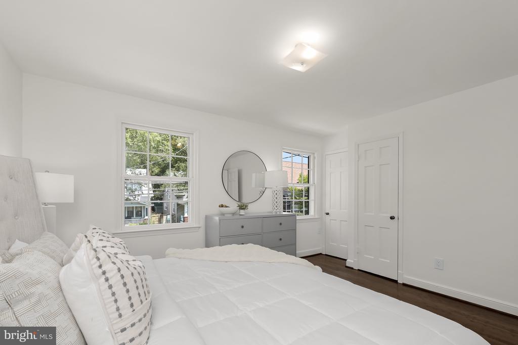 5010 42nd St NW