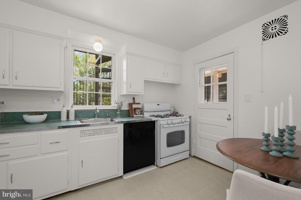 5010 42nd St NW