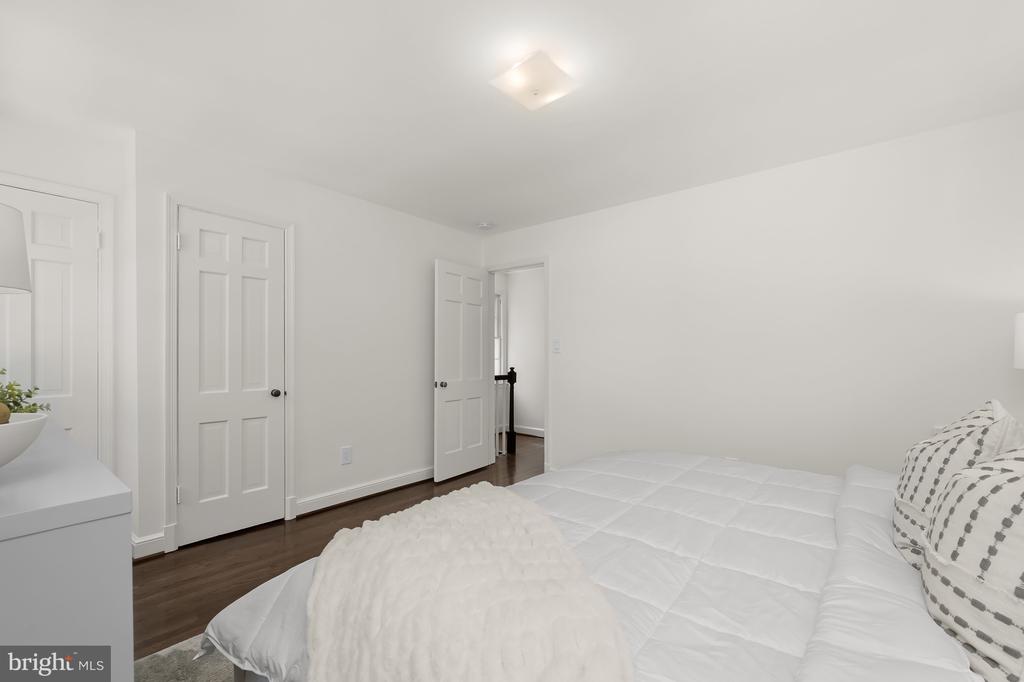 5010 42nd St NW