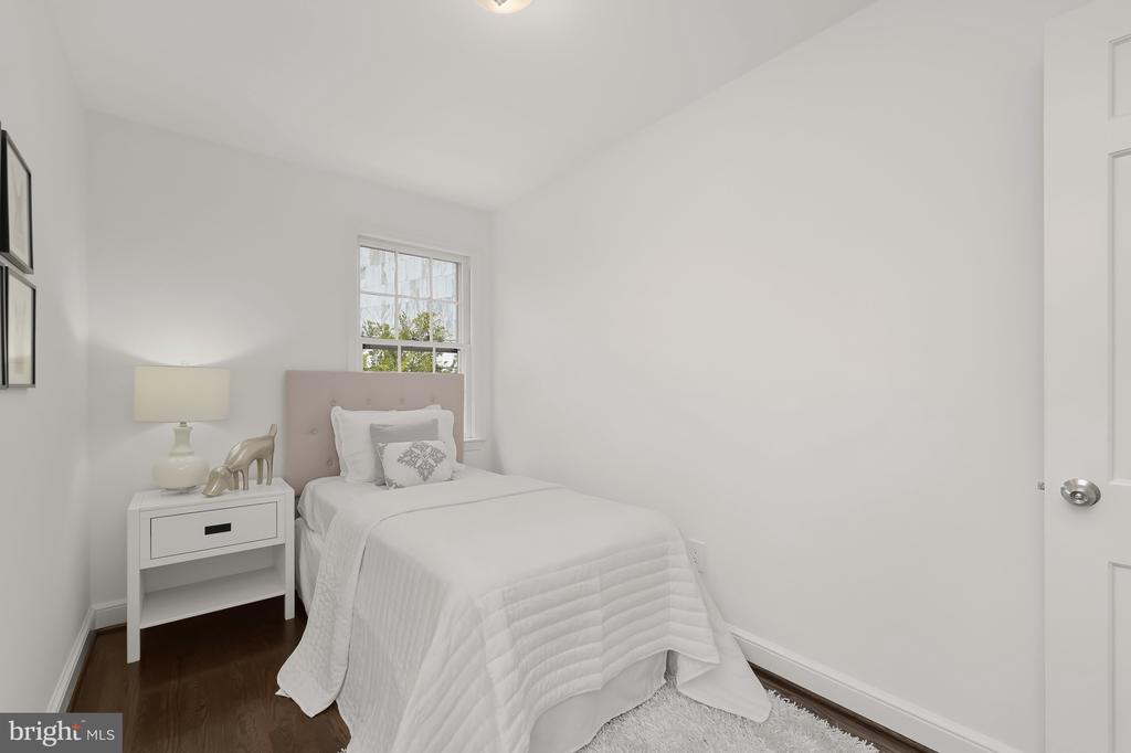 5010 42nd St NW