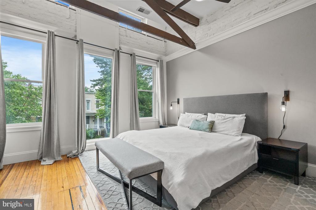 920 6th St NE