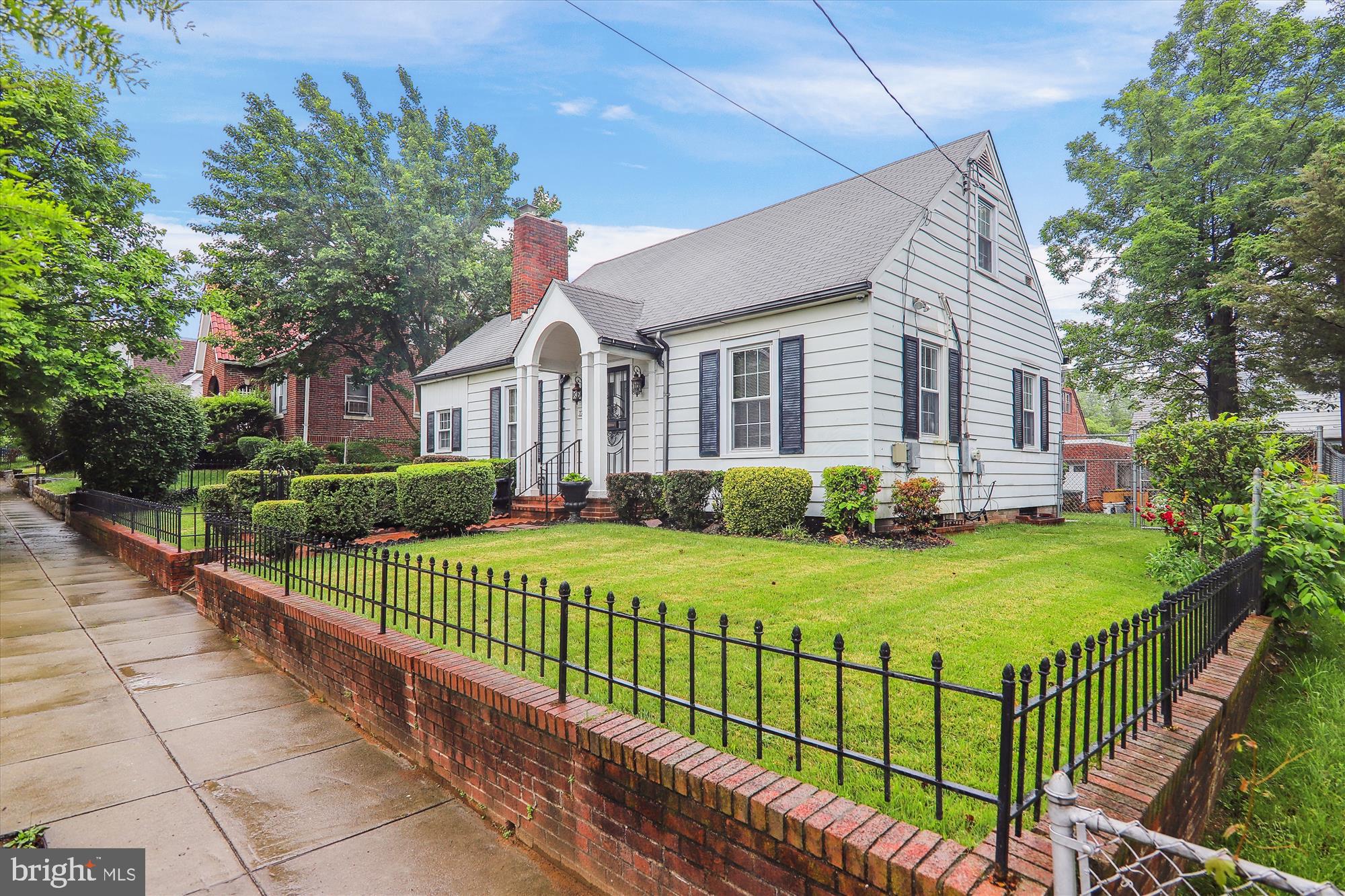 1718 Otis St NE
