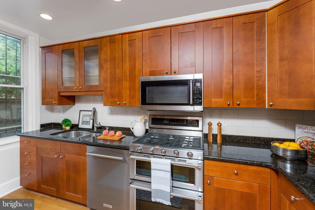 226 G St NE