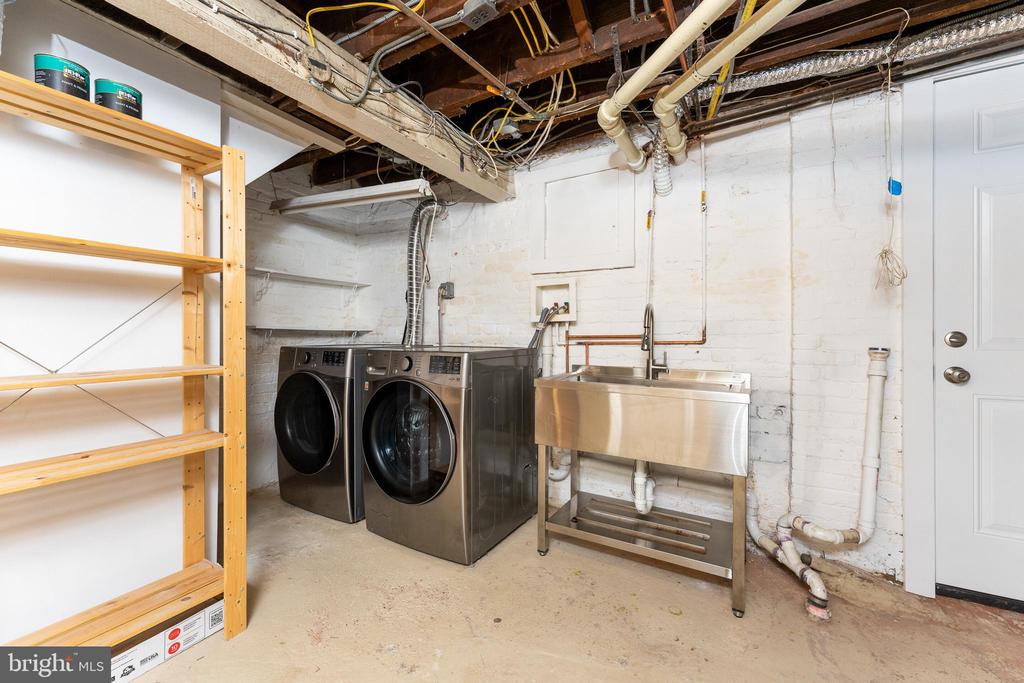 226 G St NE