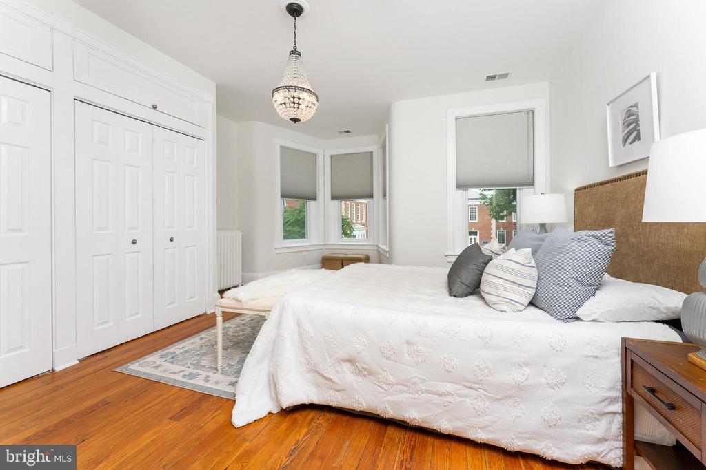 226 G St NE