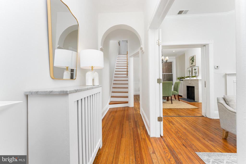 226 G St NE