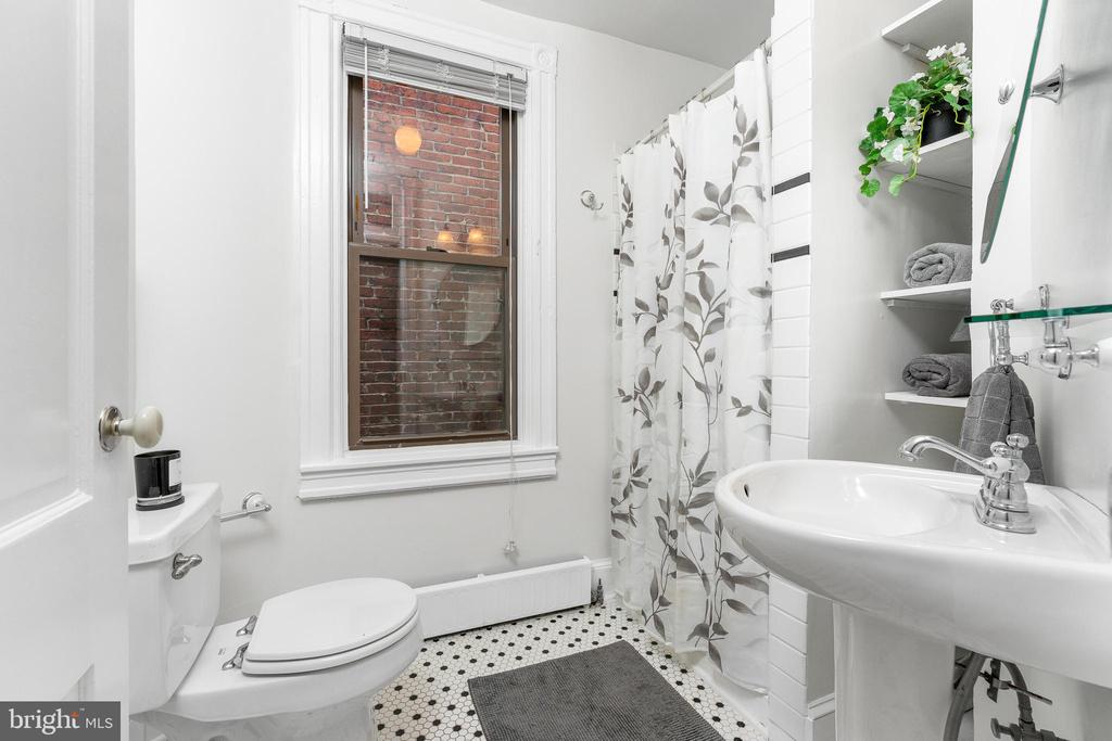 226 G St NE