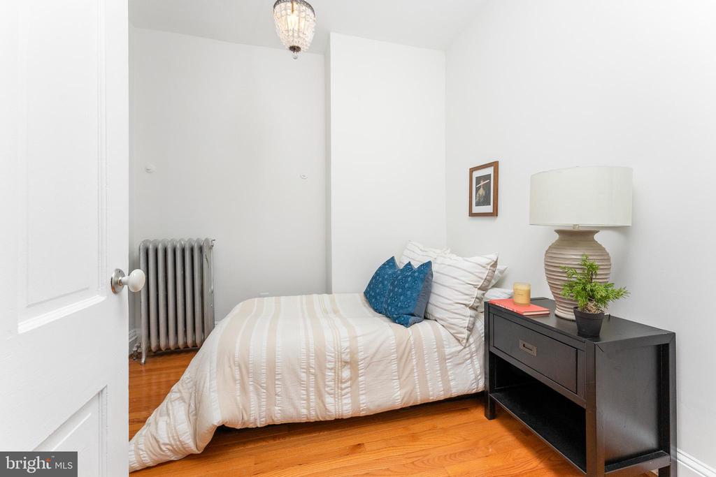 226 G St NE