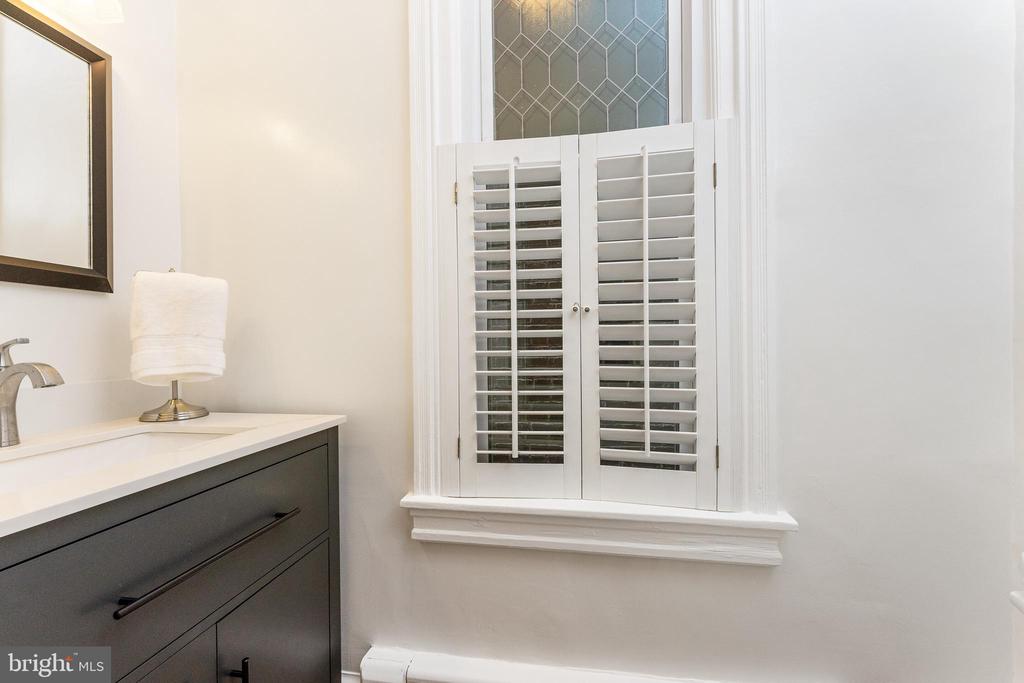 226 G St NE