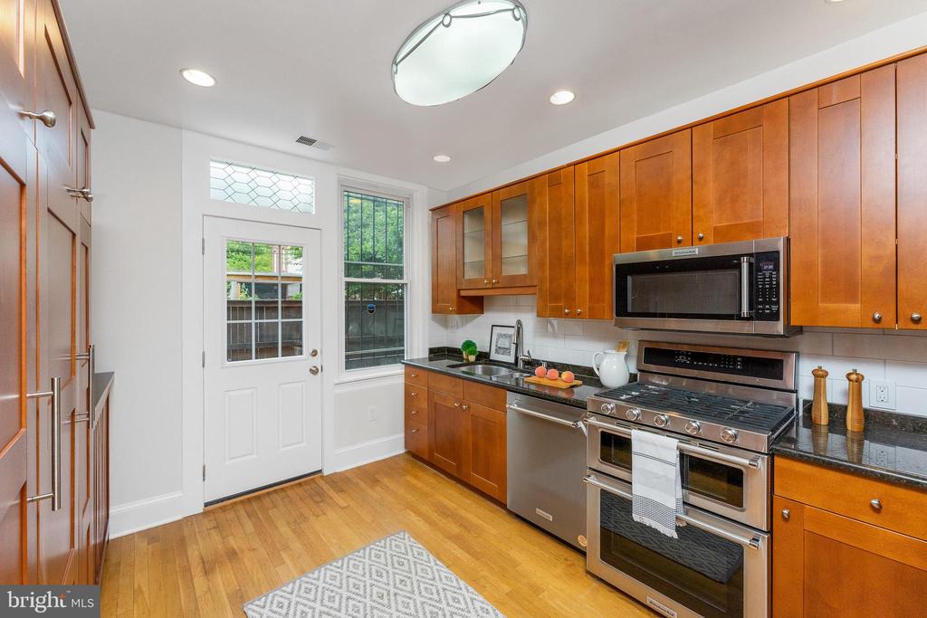 226 G St NE
