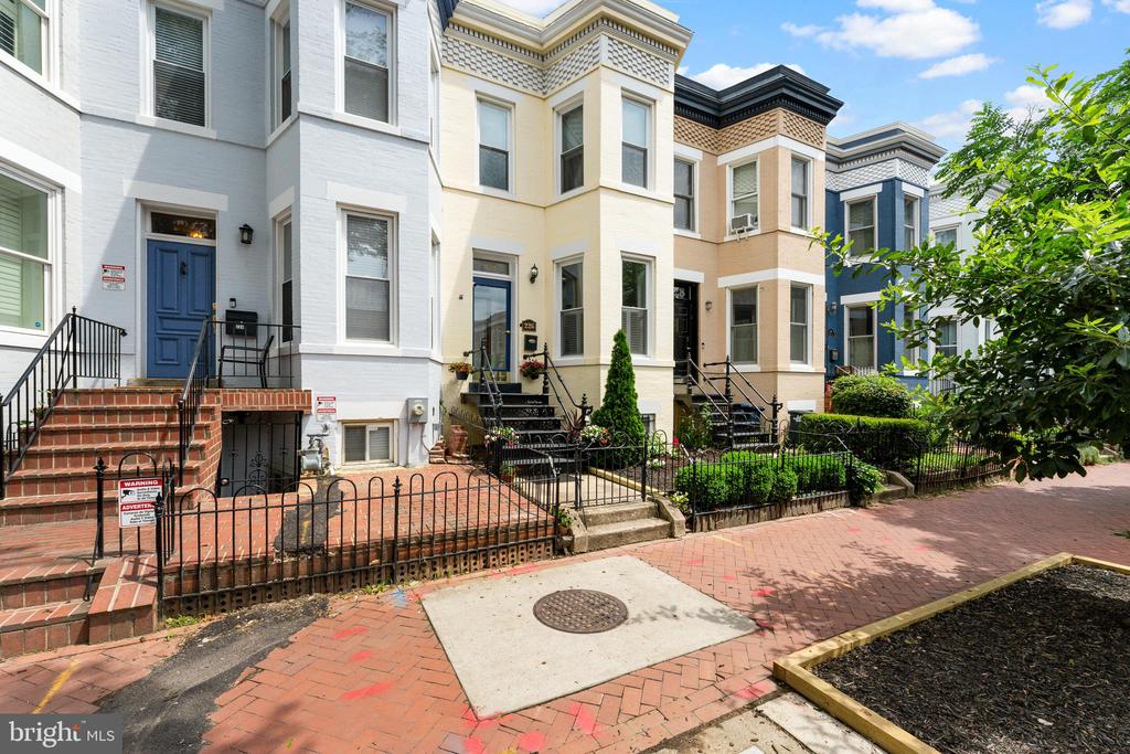 226 G St NE