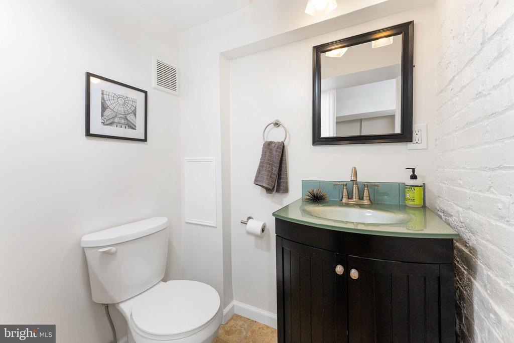 226 G St NE