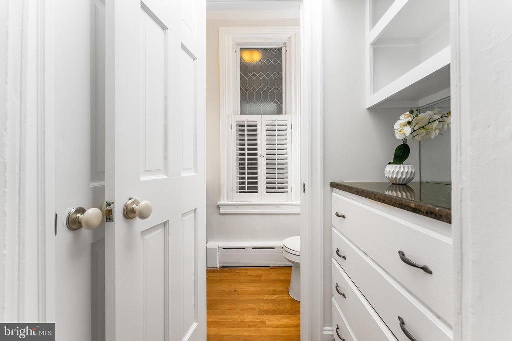226 G St NE