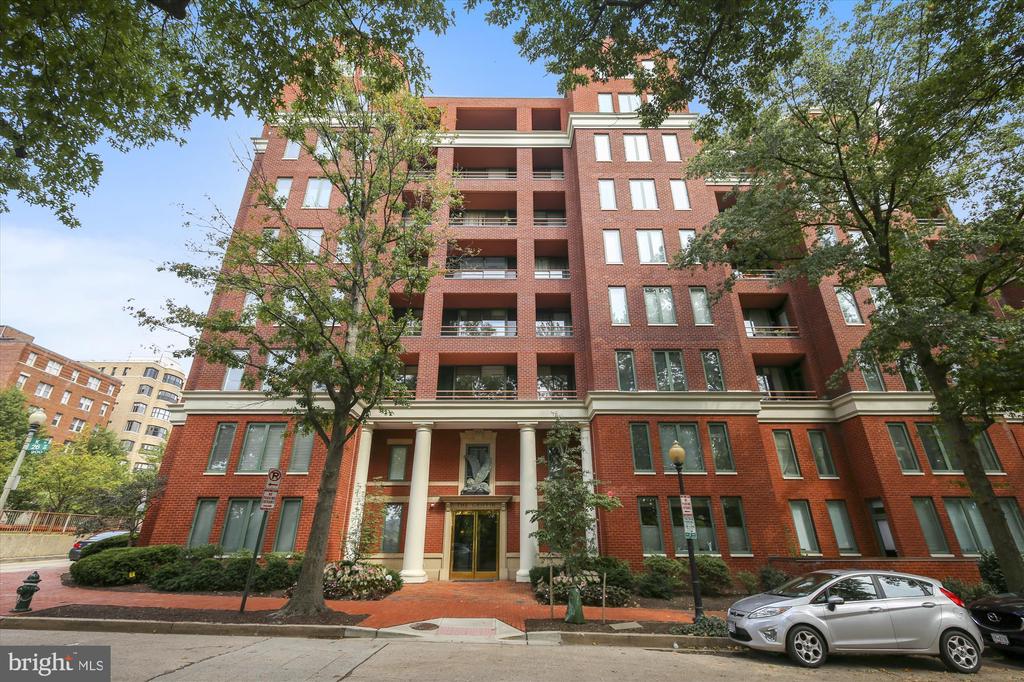 955 26th St NW #108