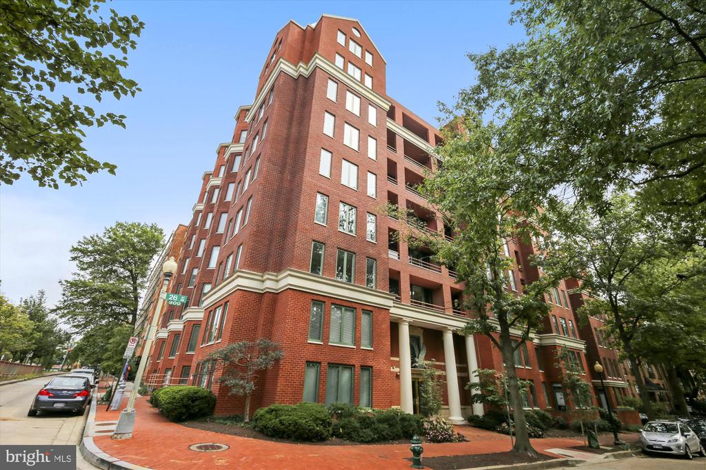 955 26th St NW #108