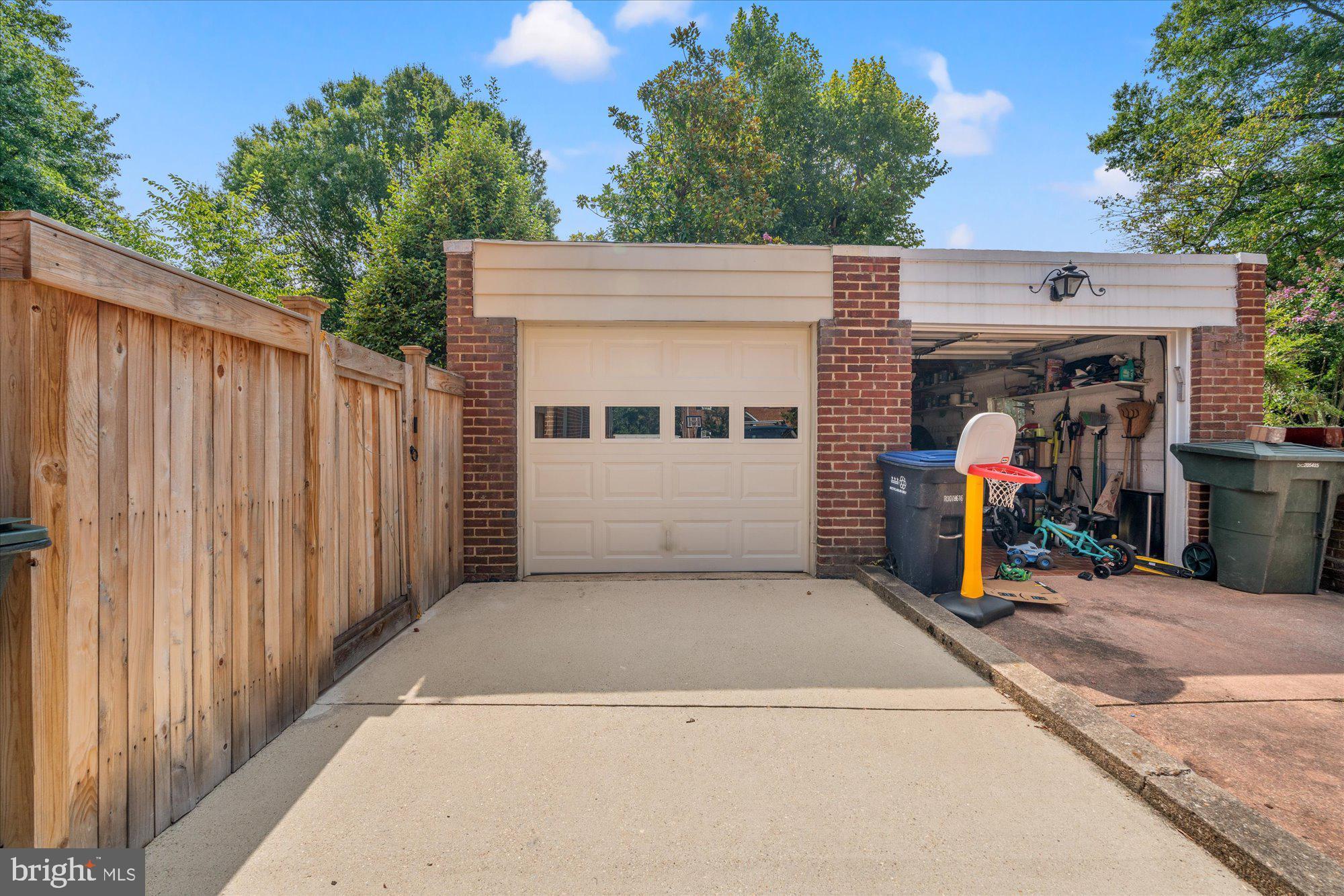 3044 Oliver St NW