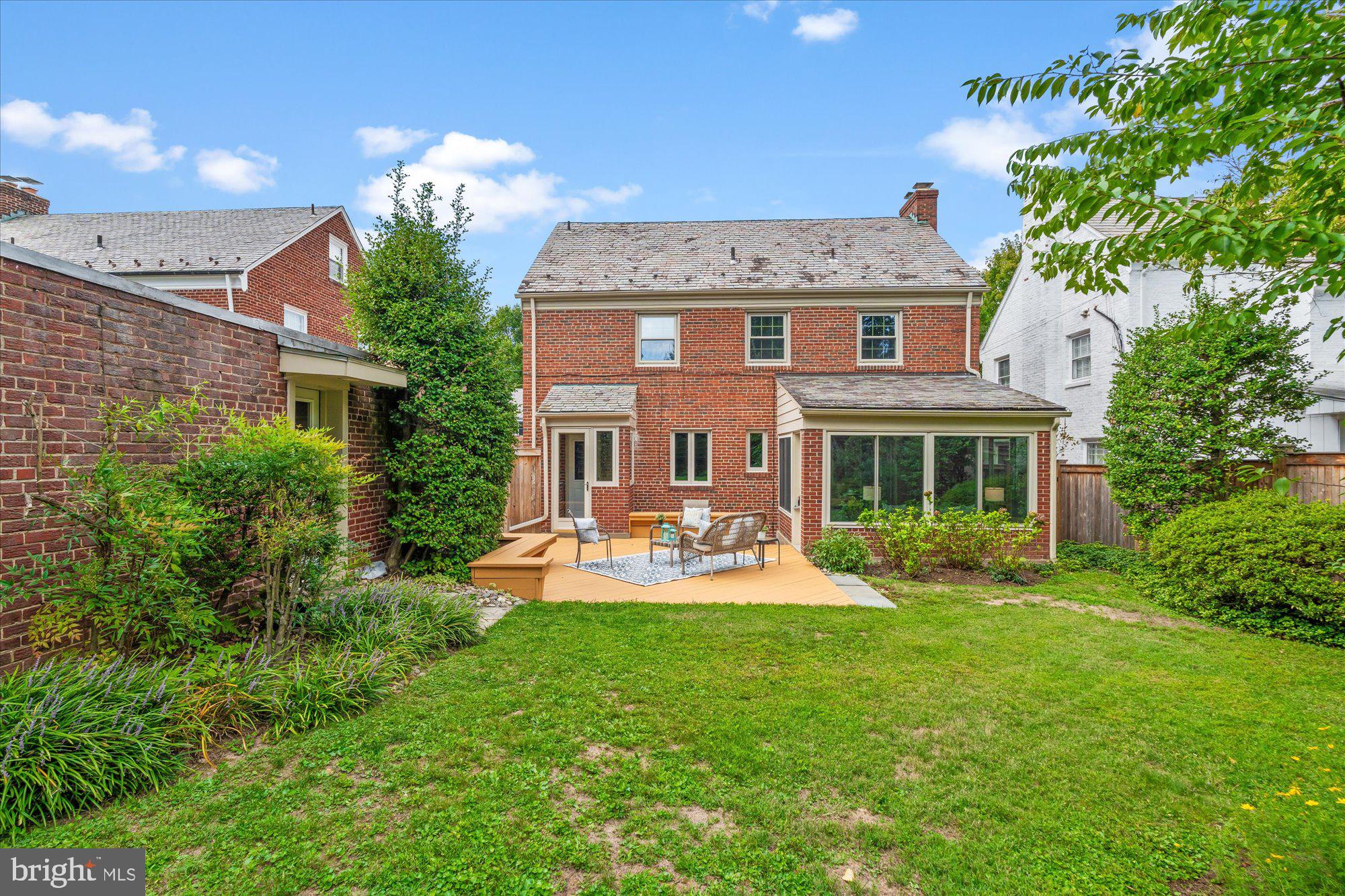 3044 Oliver St NW