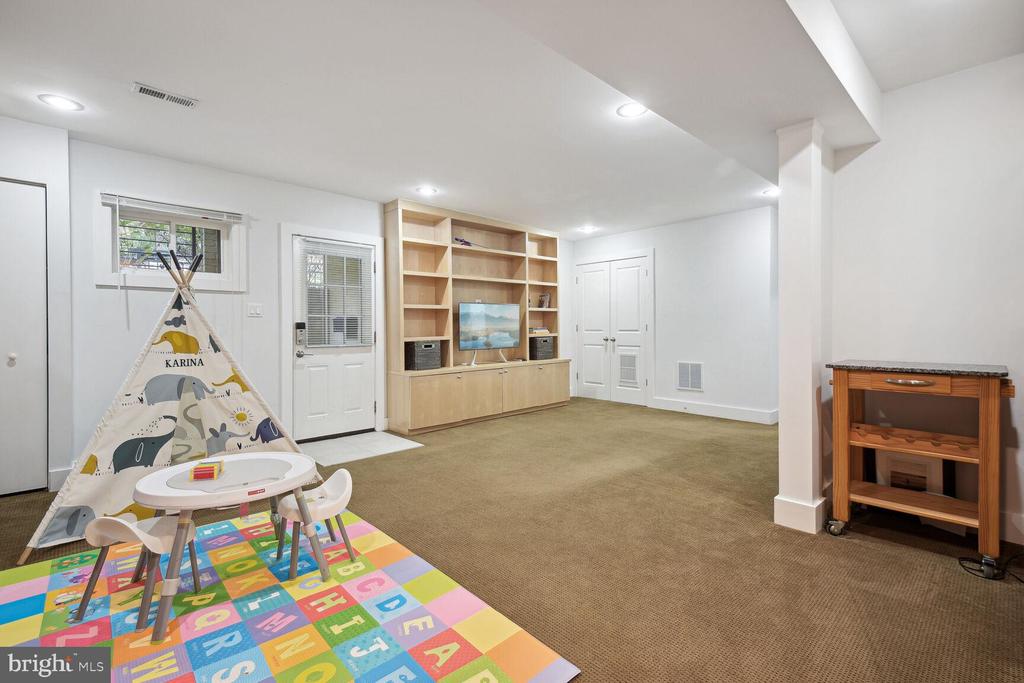 5121 42nd St NW