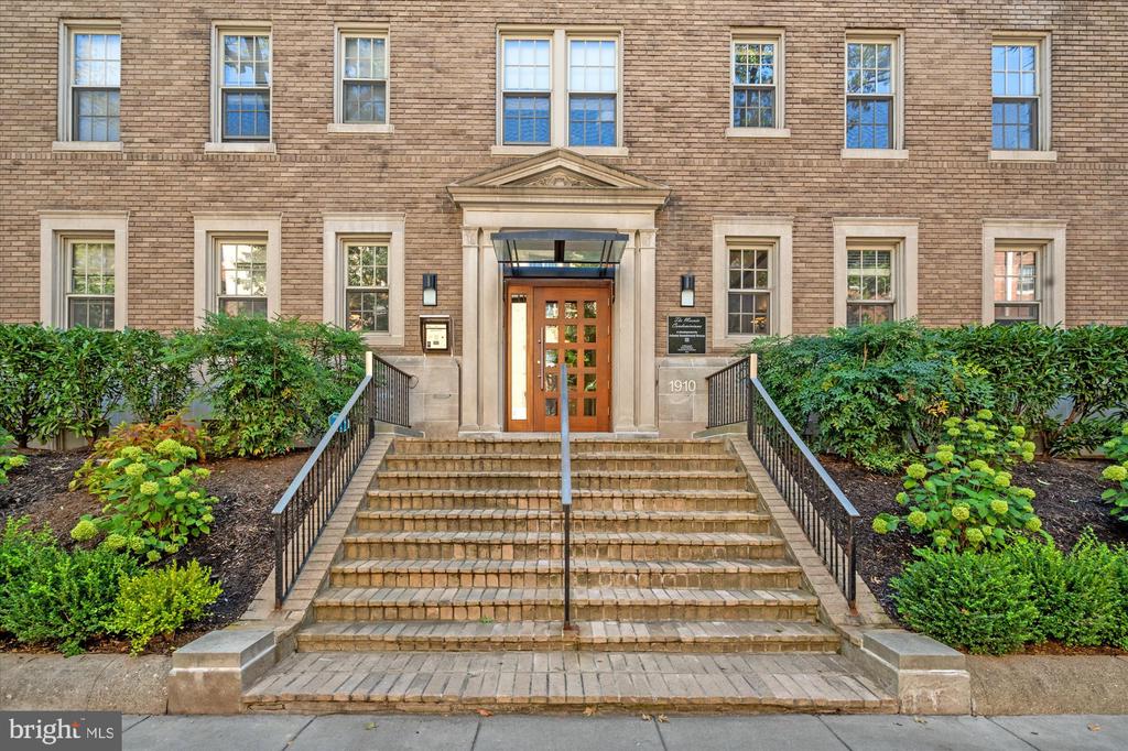 1910 Kalorama Rd NW #203