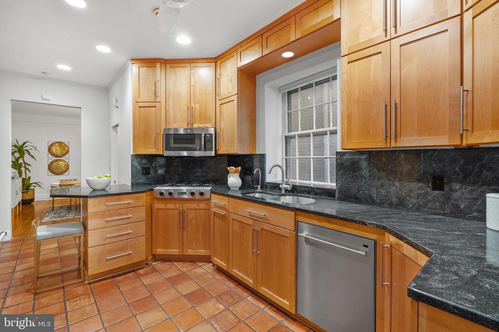 1973 Biltmore St NW