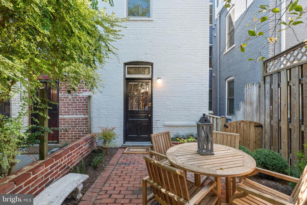 1973 Biltmore St NW
