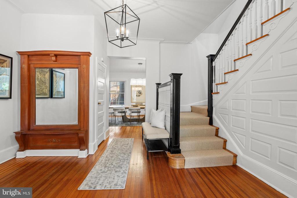 1973 Biltmore St NW