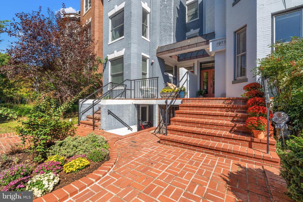 1973 Biltmore St NW