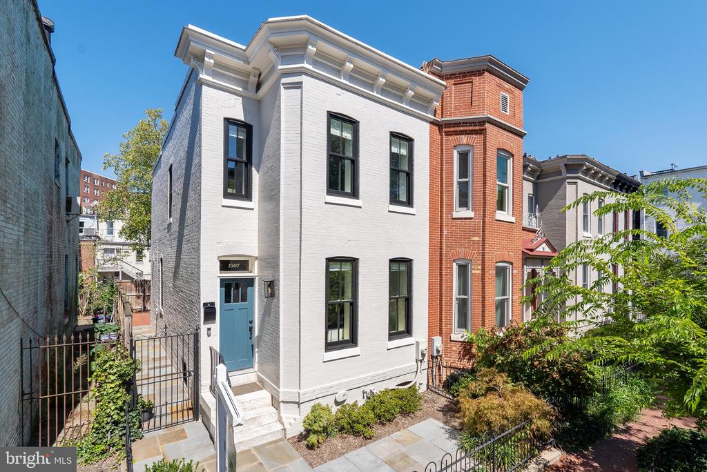 1507 Caroline St NW